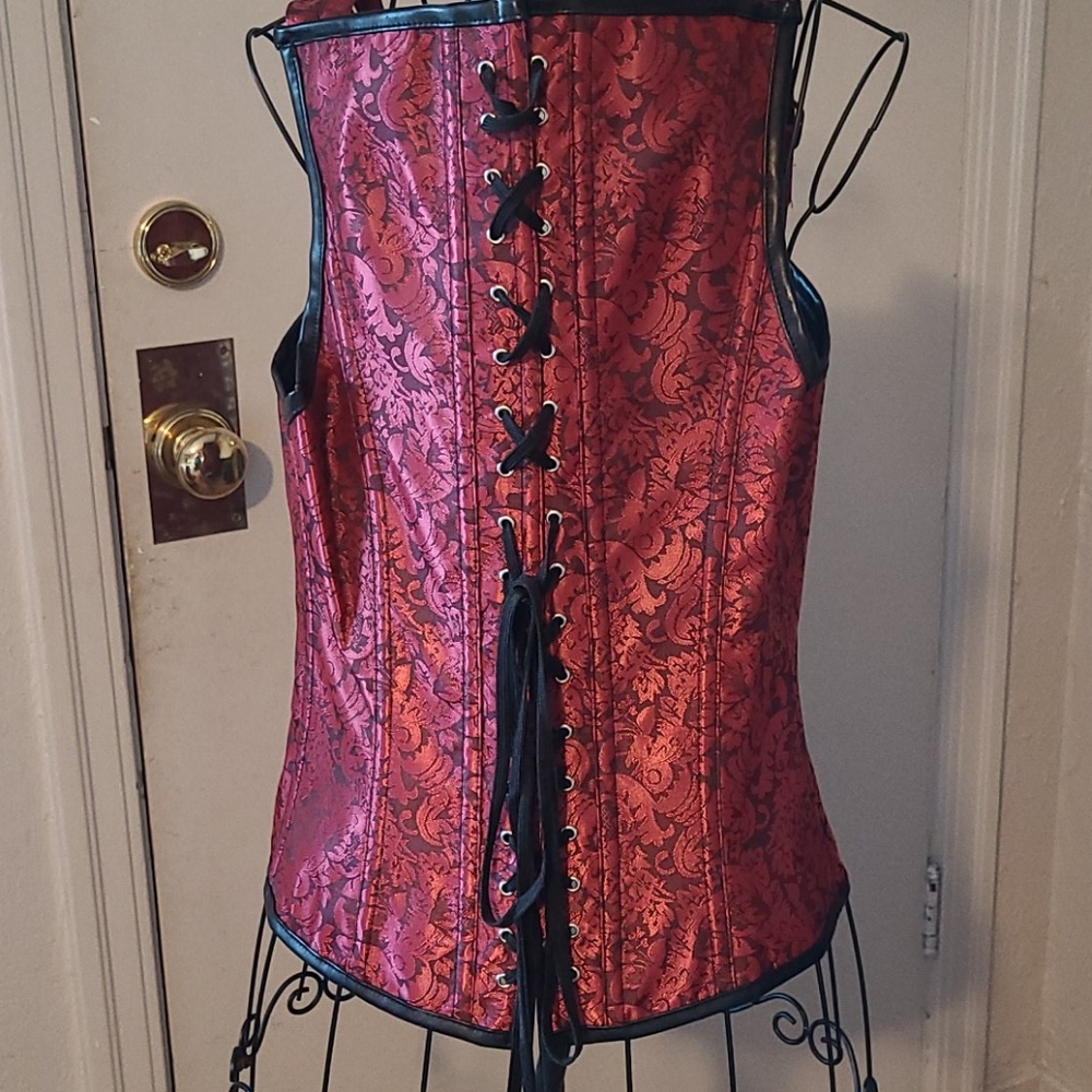 Corset - Picture 2 of 2